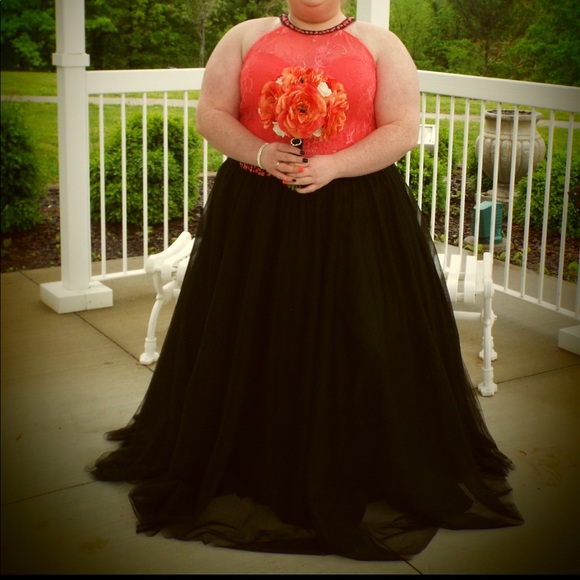 Prom dress - Picture 1 of 3